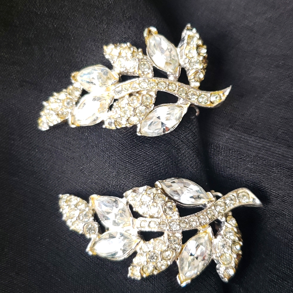 🔥HP🔥VTG Richelieu Rhinestone earclip